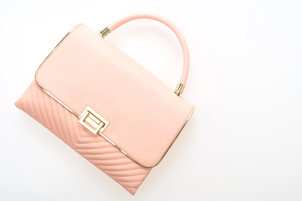 ピンクのハンドバッグの写真